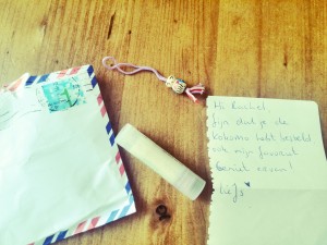 Mijn veganistische lippenbalsem kwam met een gelukspoppetje EN een lief briefje